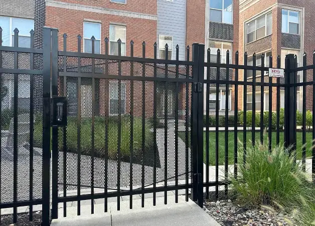 Commercial Aluminum Fence 
